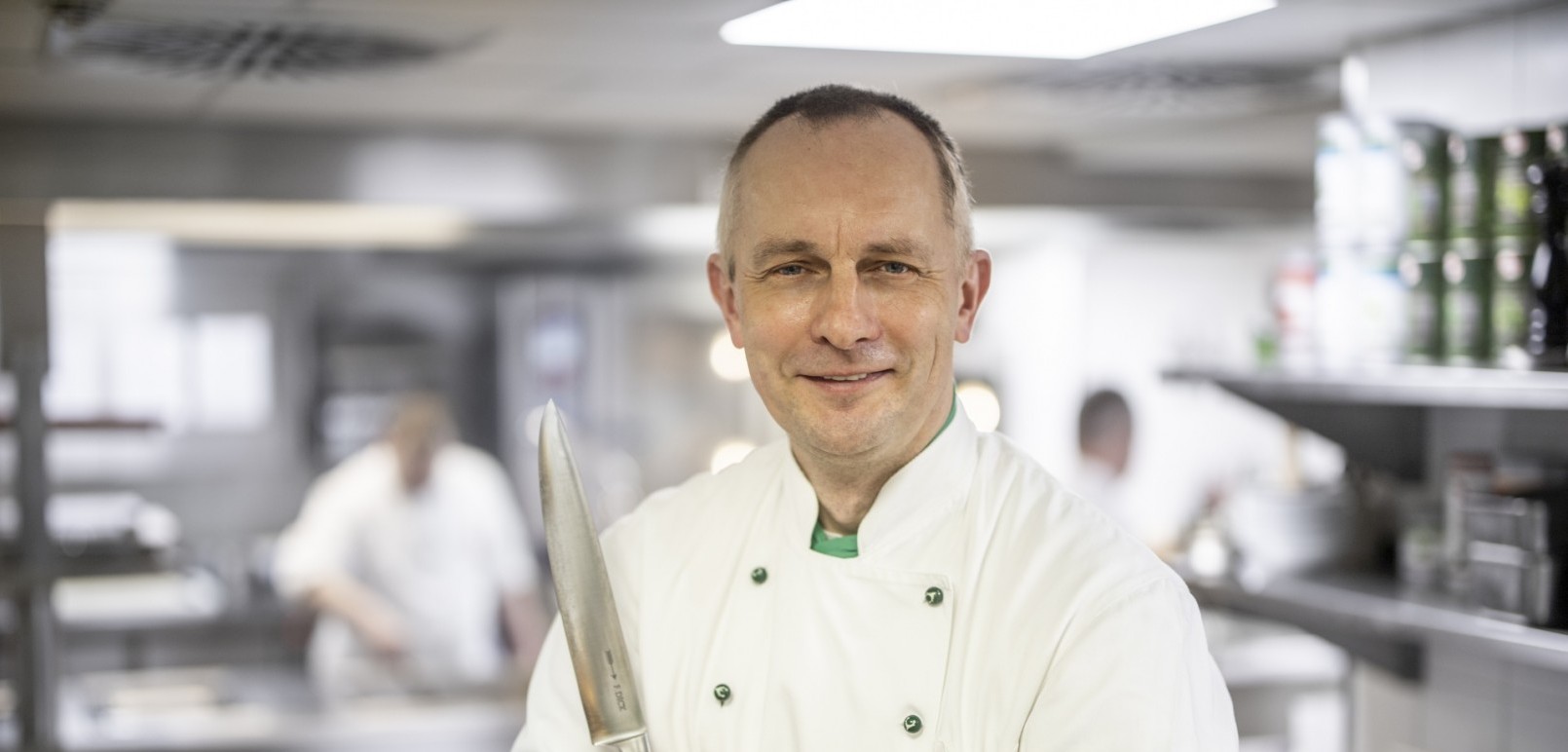 Chefkoch Clemens Manthey in der Hotelküche
