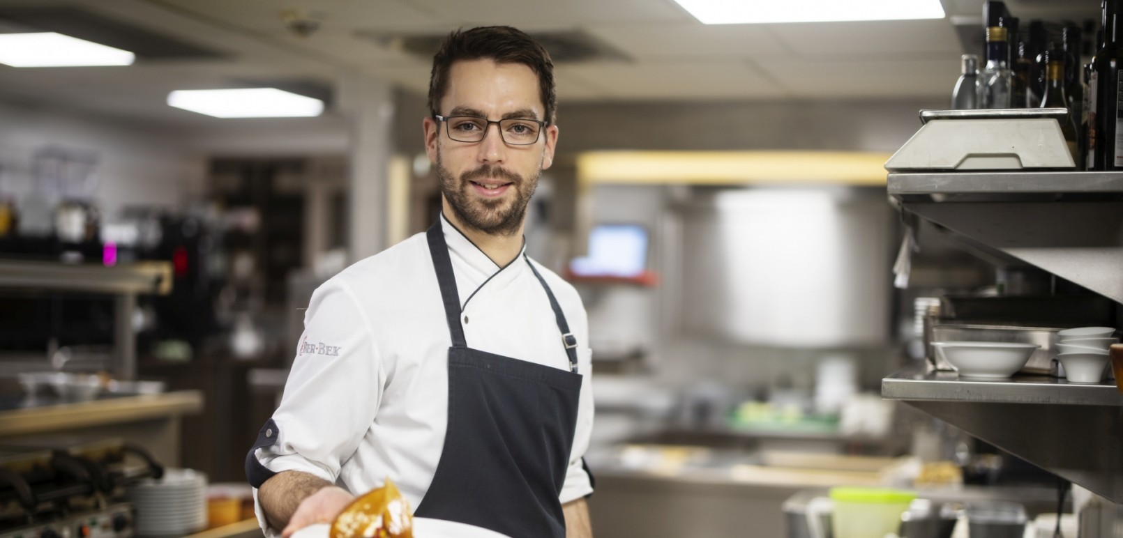 Christof Schulte ist Patissier im Hotel Jagdhaus Wiese und im Restaurant Jagdstube und präsentiert eines seiner Desserts