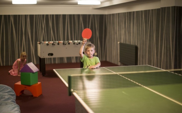 Children and teenagers love the hobby room with table tennis and table football at the Jagdhaus Wiese family hotel in the Sauerland region