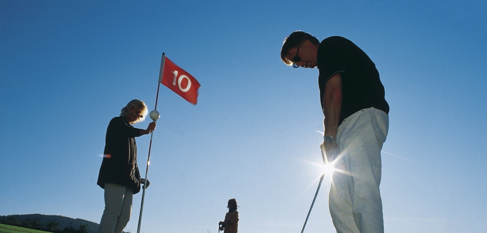 Der 27-Loch-Golfplatz Schmallenberg gehört zu den schönsten Plätzen der Region Sauerland, als Gast vom Hotel Jagdhaus Wiese erhalten Sie 25% Greenfee-Ermäßigung.