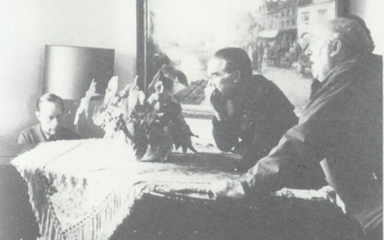 Clemens Wiese bespeelt de Grotrian Steinweg vleugel in Hotel Jagdhaus Wiese. Hij is de derde generatie die het hotel in de regio Sauerland runt.