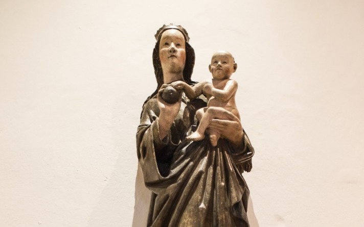 Historische Madonna in der Hubertus-Kapelle Jagdhaus im Schmallenberger Sauerland