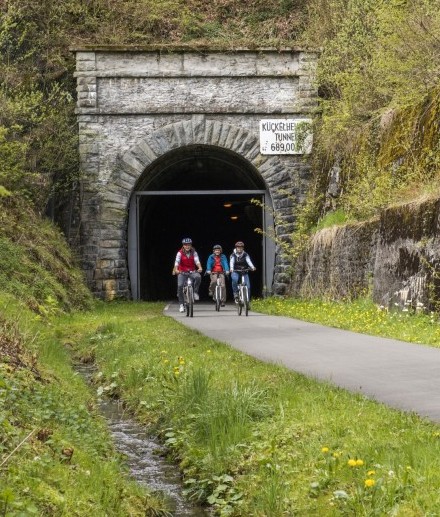 Der Fledermaustunnel ist ein Highlight des Sauerland-Radring. Der Einstieg auf den Radring liegt nur 6 km vom Hotel Jagdhaus Wiese entfernt.