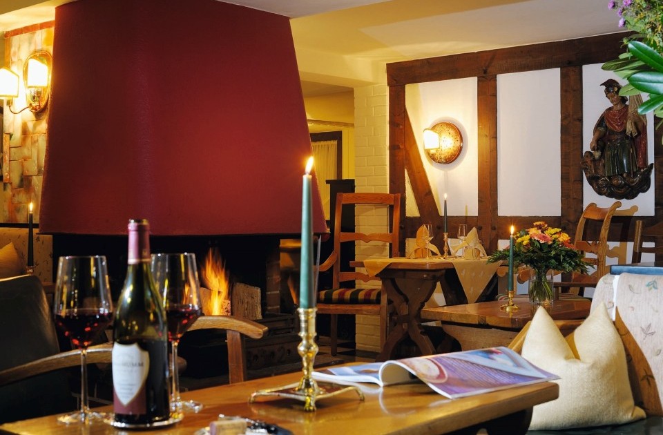 Der Platz für gemütliche Stunden ist der offene Kamin im Hotel Jagdhaus Wiese im Sauerland