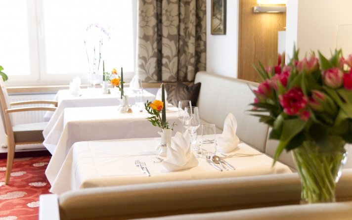 Classically laid table in the park restaurant at the Hotel Jagdhaus Wiese in the Sauerland