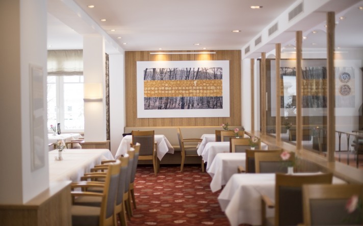 A large-scale work of art by Professor Jetelova adorns the park restaurant at the Hotel Jagdhaus Wiese in the Sauerland region