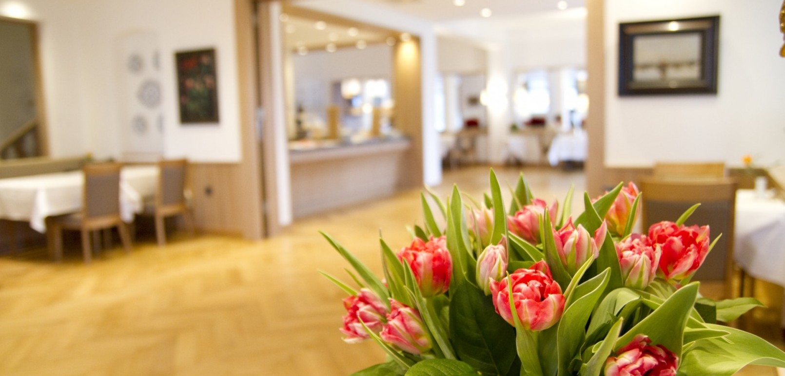 The historic parquet floor is part of the special atmosphere in the Parkrestaurant at the Hotel Jagdhaus Wiese in the Sauerland.