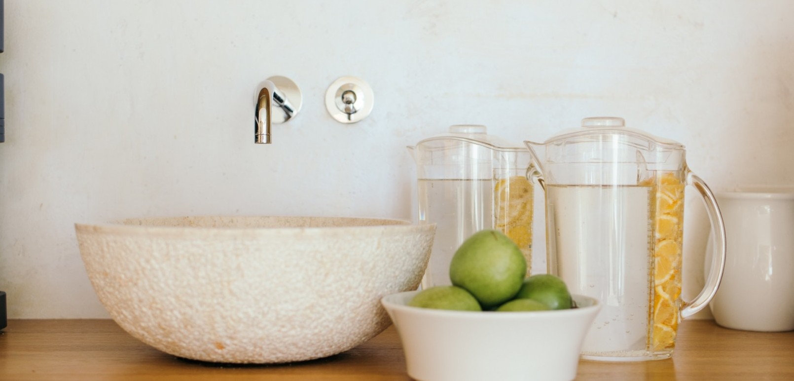 Kaffee, Tee, Obst und Tafelwasser stellen wir Ihnen als Gast im Hotel Jagdhaus Wiese im Sauerland ganztägig kostenfrei zur Verfügung.