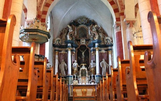 The Romanesque church in Wormbach with its baroque interior is a jewel worth seeing in the Schmallenberger Sauerland