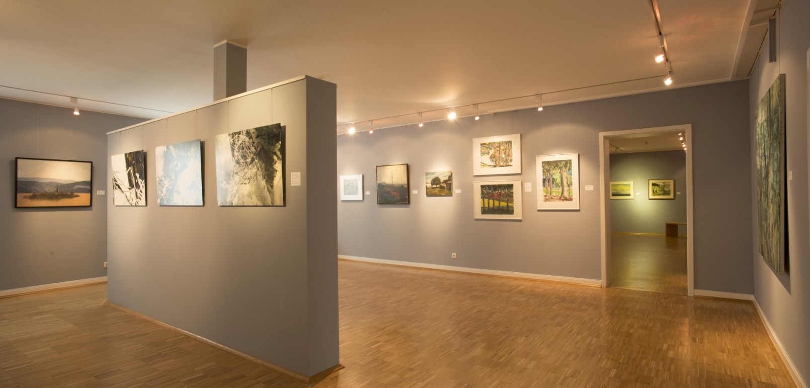 The South Westphalian Gallery in Schmallenberg Holthausen mainly exhibits art by local artists such as Siebert and Grauenhorst.