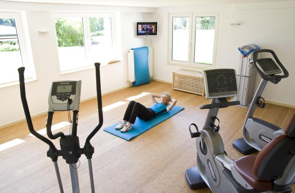 Das Wellnesshotel Jagdhaus Wiese im Sauerland verfügt auch über einen kleinen Fitnessraum