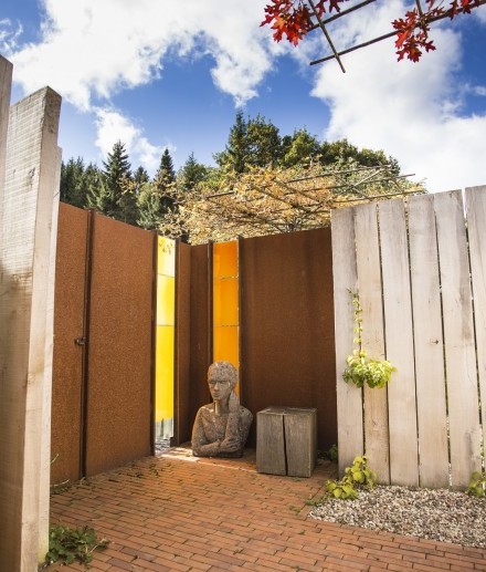 De sauna van het wellnesshotel Jagdhaus Wiese in het Sauerland heeft een aantrekkelijk vormgegeven luchtbad