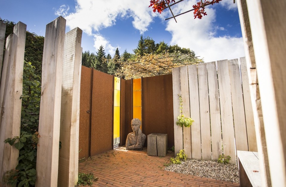 Die Sauna im Wellnesshotel Jagdhaus Wiese im Sauerland verfügt über ein ansprechend gestaltetes Luftbad