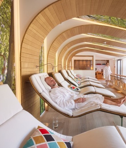Pure ontspanning is gegarandeerd in de ontspanningsruimte van wellnesshotel Jagdhaus Wiese in het Sauerland.
