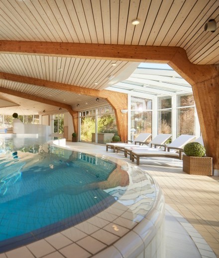 Hotel Jagdhaus Wiese in het Sauerland heeft een uitgebreide wellnessruimte met zwembad.