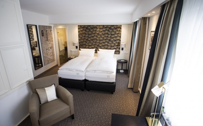 The Classic double rooms at the Hotel Jagdhaus Wiese in the Sauerland have a combined sleeping area with a seating area