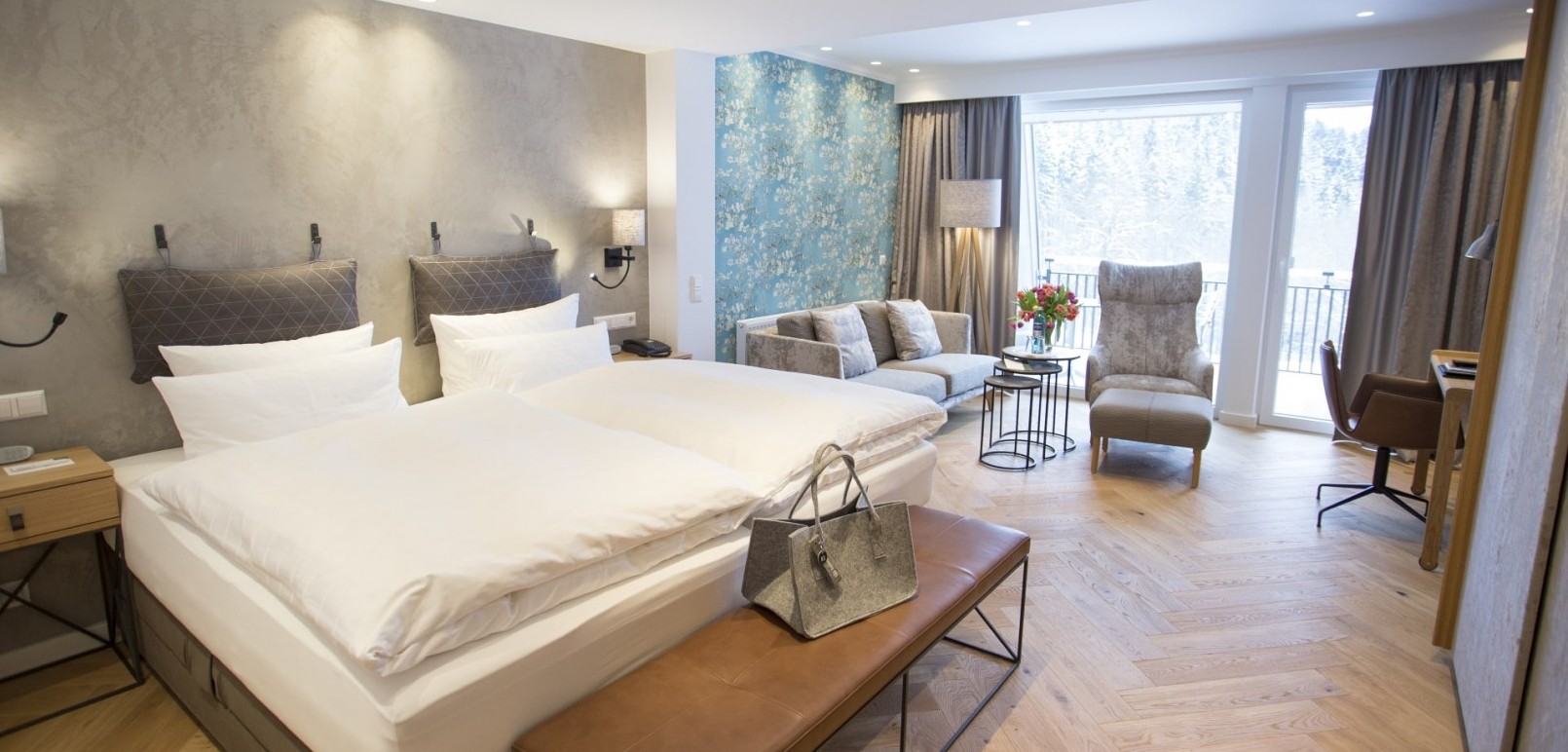 All Exclusive double rooms at the Hotel Jagdhaus Wiese have a balcony with a view of the Sauerland mountains