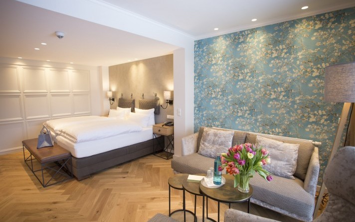 Spacious double room Exclusiv with living room/bedroom at the Hotel Jagdhaus Wiese in the Sauerland