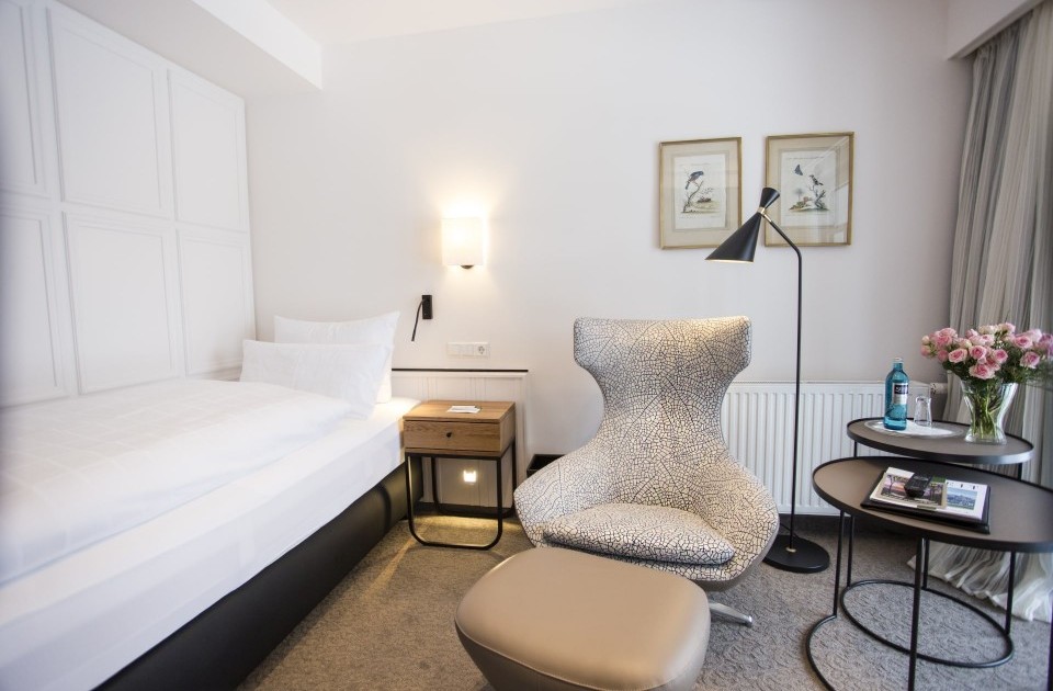 Ein gemütliches Ambiente zeichnet die Hotelzimmer der Kategorie Einzelzimmer Classic im Hotel Jagdhaus Wiese im Sauerland aus