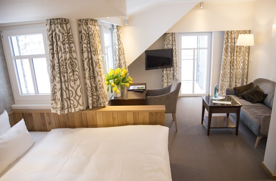 Einzelzimmer Comfort mit Schreibtisch und Balkon im Hotel Jagdhaus Wiese im Sauerland