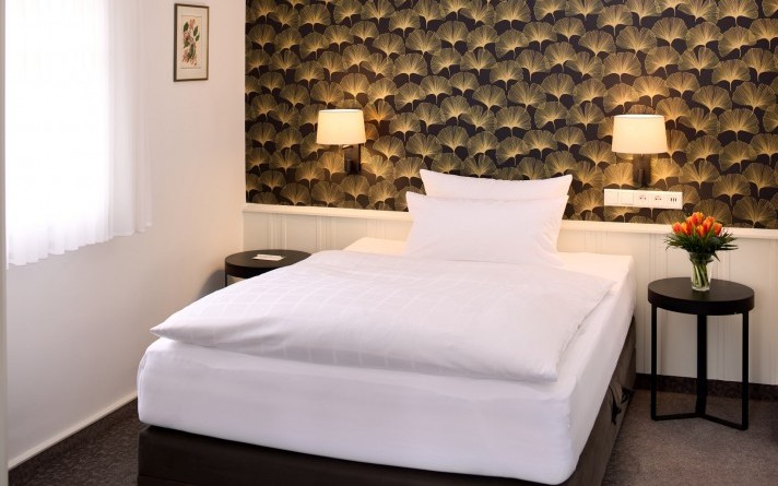 Some of the single rooms Comfort at the Hotel Jagdhaus Wiese in the Sauerland are equipped with a comfortable queen-size bed.