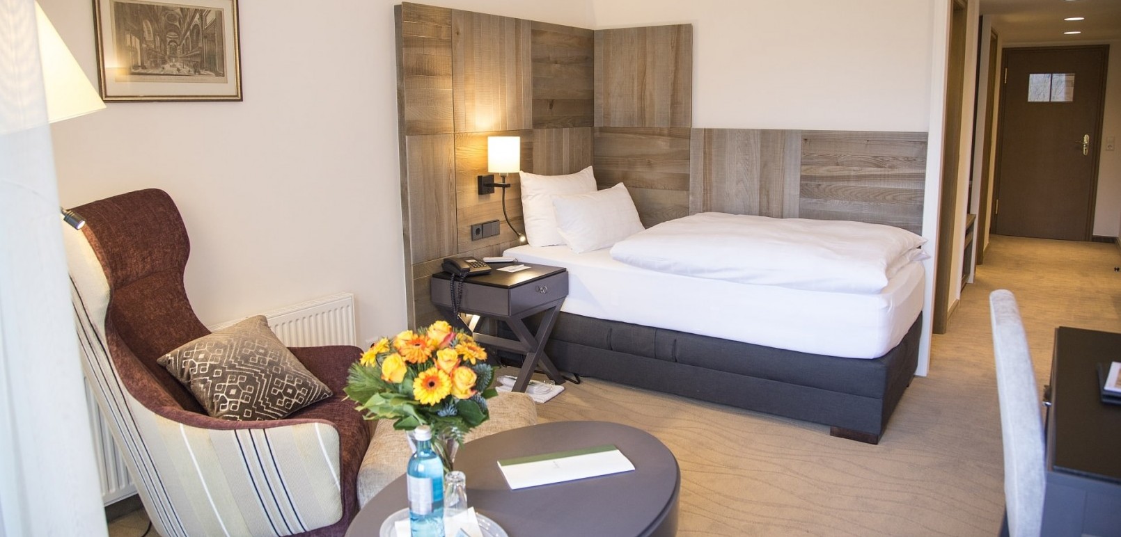 Combined living room and bedroom in the Comfort single room at the Hotel Jagdhaus Wiese in the Sauerland