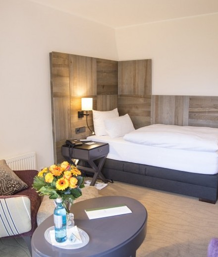 Kombiniertes Wohnzimmer und Schlafzimmer im Einzelzimmer Comfort im Hotel Jagdhaus Wiese im Sauerland