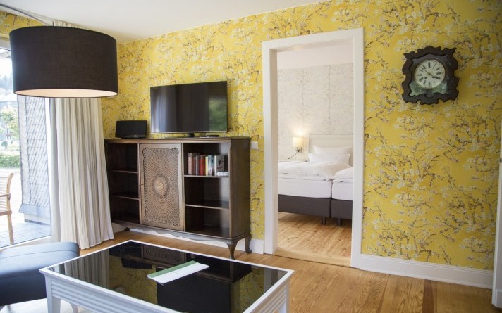 In der Ferienwohnung Franz Anton im zum Hotel Jagdhaus Wiese im Sauerland gehörenden Bruderhaus sind Altes und Neues stilvoll miteinander kombiniert.