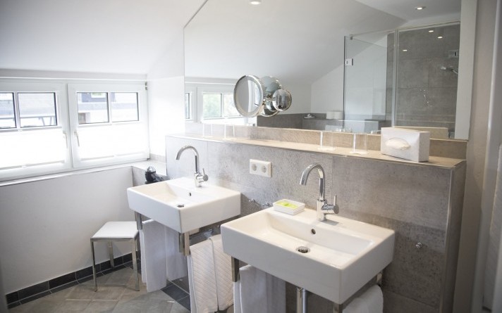 Modernes Badezimmer in der Ferienwohnung Franz Klemens im Hotel Jagdhaus Wiese im Sauerland