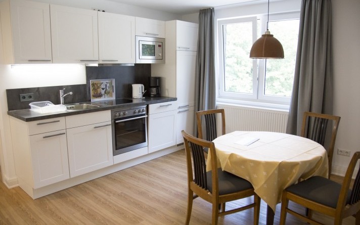 Praktisch und funktional ist die Küche der Ferienwohnung Franz Klemens im zum Hotel Jagdhaus Wiese im Sauerland gehörenden Bruderhaus.