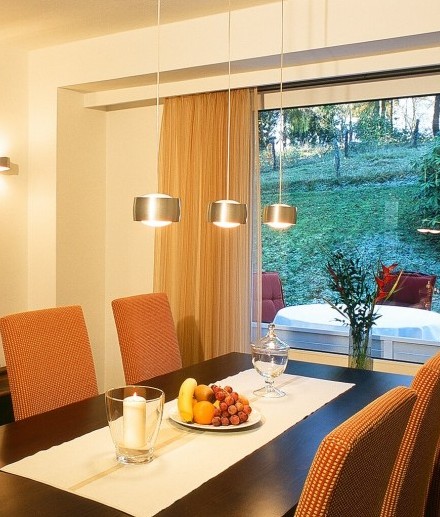 Esszimmer mit Terrasse der Ferienwohnung "Schwalbennest" im zum Hotel Jagdhaus Wiese im Sauerland gehörenden Schneisberghaus