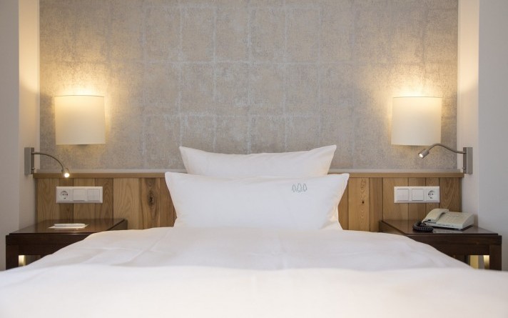 Some single rooms Comfort at the Hotel Jagdhaus Wiese in the Sauerland have an extra-wide French bed