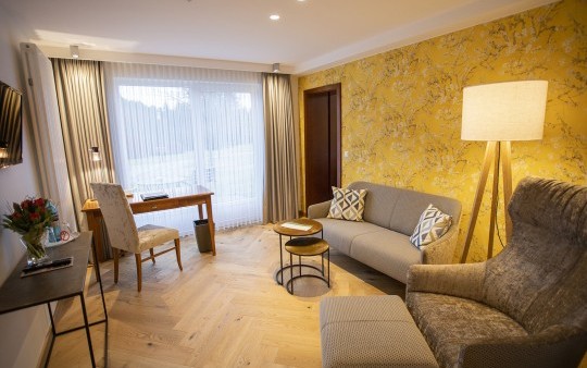 The Garden Suite Exclusive at the Hotel Jagdhaus Wiese in the Sauerland has a terrace with access to the private hotel park