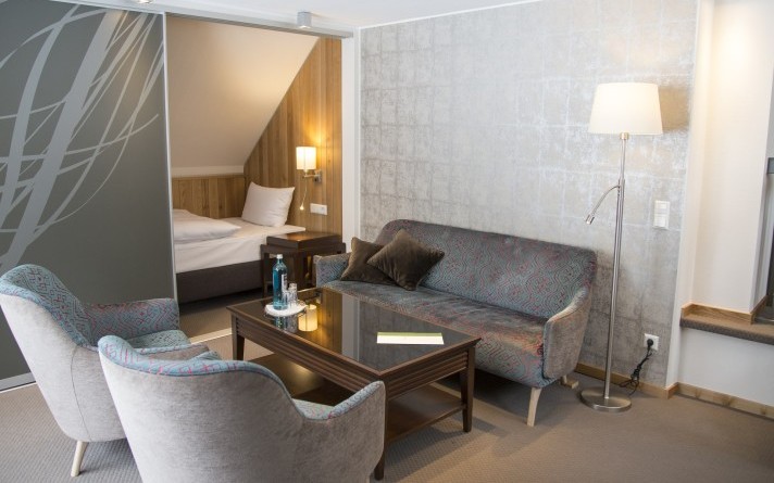 The Suite Classic room category at the Jagdhaus Wiese family hotel in the Sauerland often has a third bed in the living room of the suite